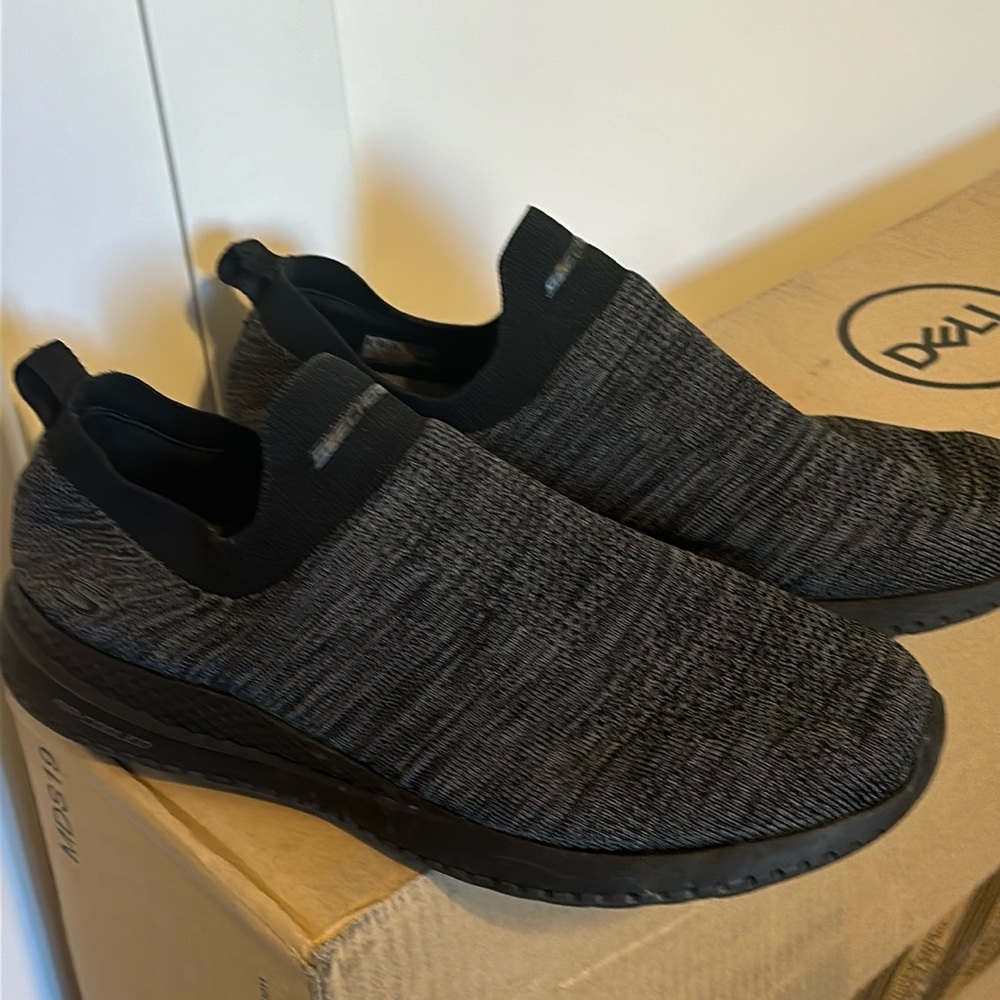 Like New - Skechers Matera Graftel